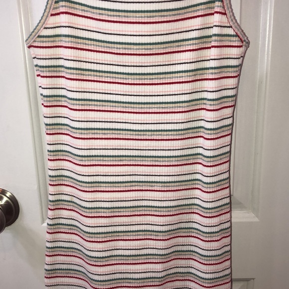 A cute colorful tight dress - Picture 4 of 4